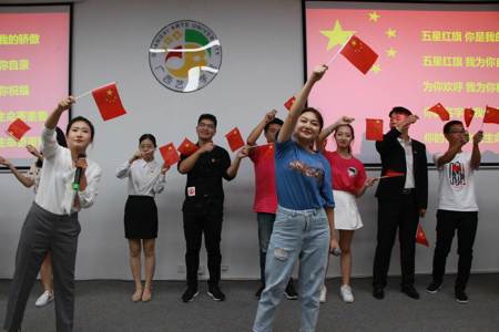 我校举行“庆祝中华人民共和国成立70周年”第一届大学生讲思想政治理论课大赛