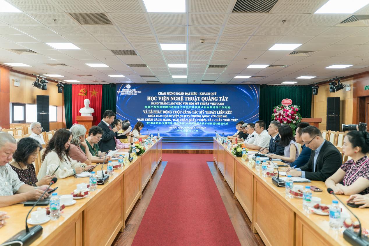 图6. 韦俊平一行访问越南文学艺术联合会,与杜洪军主席座谈