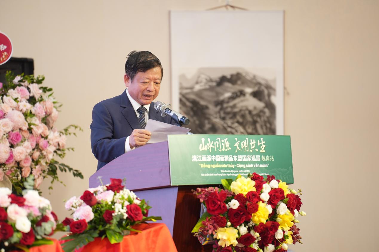 图3. 越南文联主席杜洪军致辞