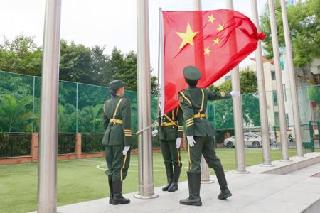 我校举行2026年国庆升旗仪式