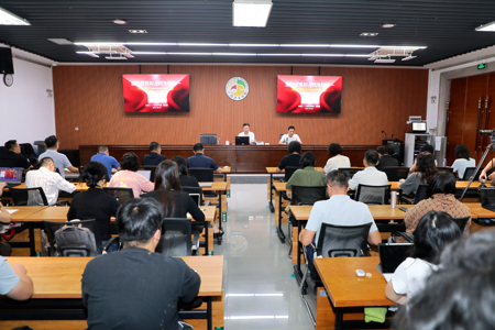 我校党委书记刘伯贤为师生作“坚持党性与人民性的统一——马克思主义新闻观系列”专题讲座