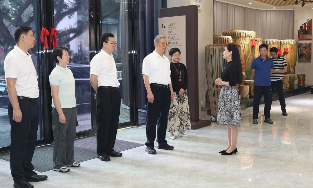 自治区人大常委会副主任、党组书记王维平一行到我校调研