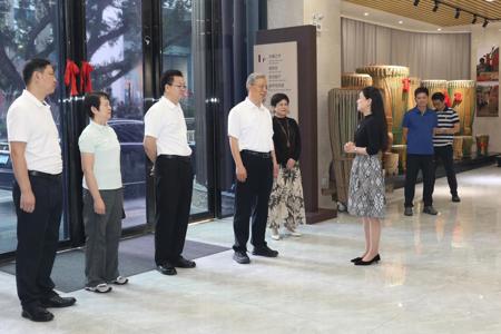自治区人大常委会副主任、党组书记王维平一行到我校调研