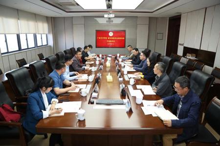 都安瑶族自治县教育局到我校交流座谈
