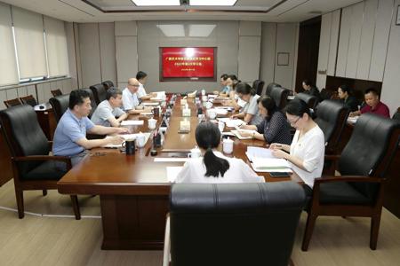 我校召开党委理论学习中心组学习研讨会 自治区党委教育工委赵益真列席旁听