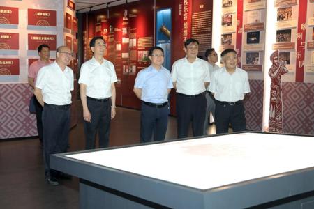 自治区人大常委会副主任、总工会主席张晓钦到我校调研指导工作