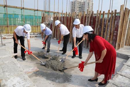 我校南湖校区学生公寓2号楼改扩建工程主体今日封顶