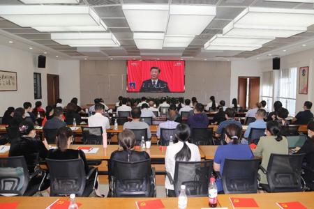我校师生积极收看党的二十大开幕盛况