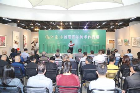 “喜庆二十大 丹青颂党恩——首届漓江画派青年美术作品展”在相思湖校区开幕