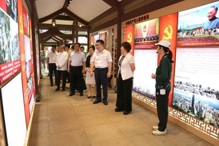 我校组织党员领导干部开展主题党日暨实地廉洁教育活动