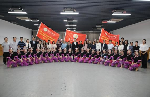 我校举行参加2025年全国少数民族优秀舞蹈展演与第十五届中国舞蹈“荷花奖”民族民间舞评奖终评作品审查暨出征仪式