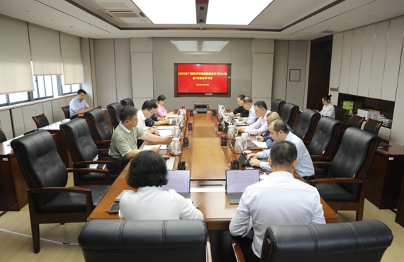 校党委理论学习中心组召开2025年度第7次集中学习会