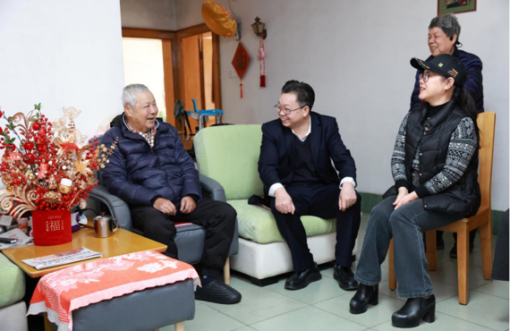 我校开展2026年春节前走访慰问活动